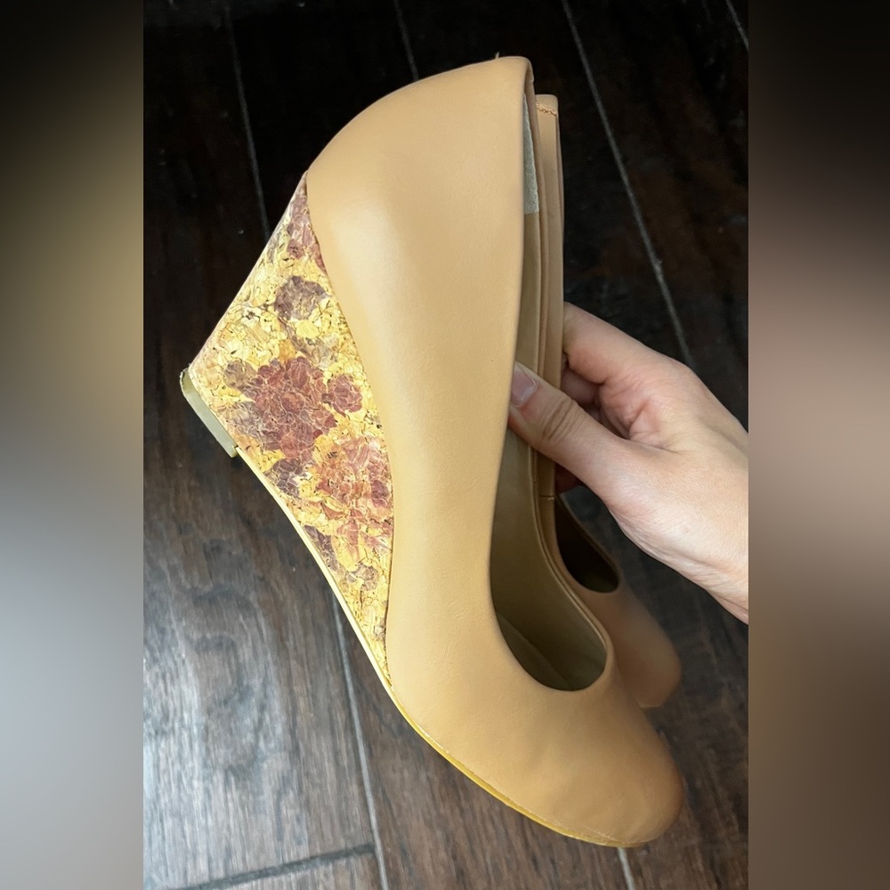 Kelly & Katie platform wedge leather shoes